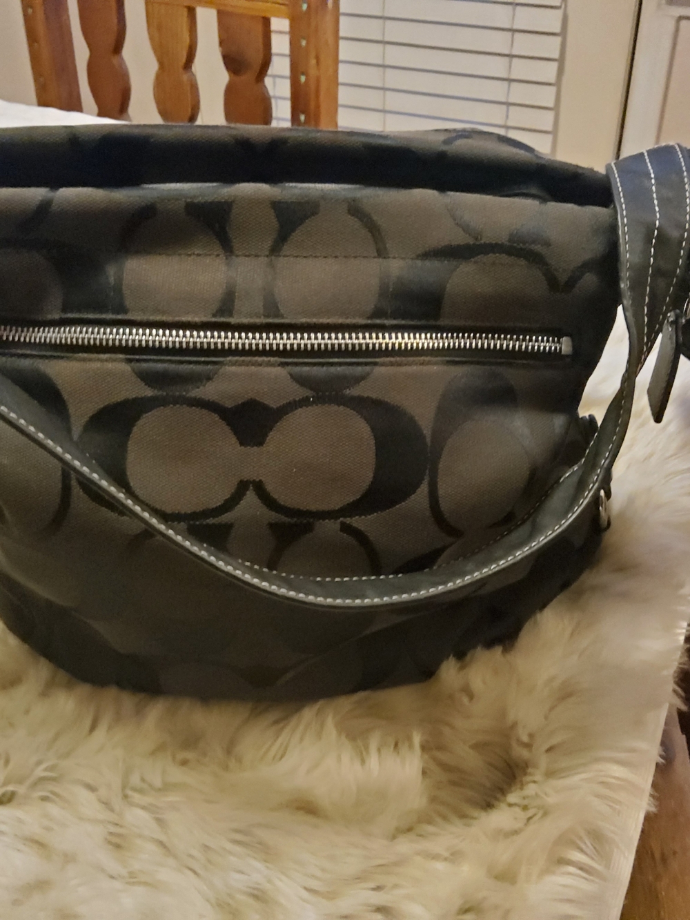 Coach Black Signature C Carly Shoulder Bag HOBO F15067 VGUC ~ EUC 1 Flaw - Picture 5 of 15